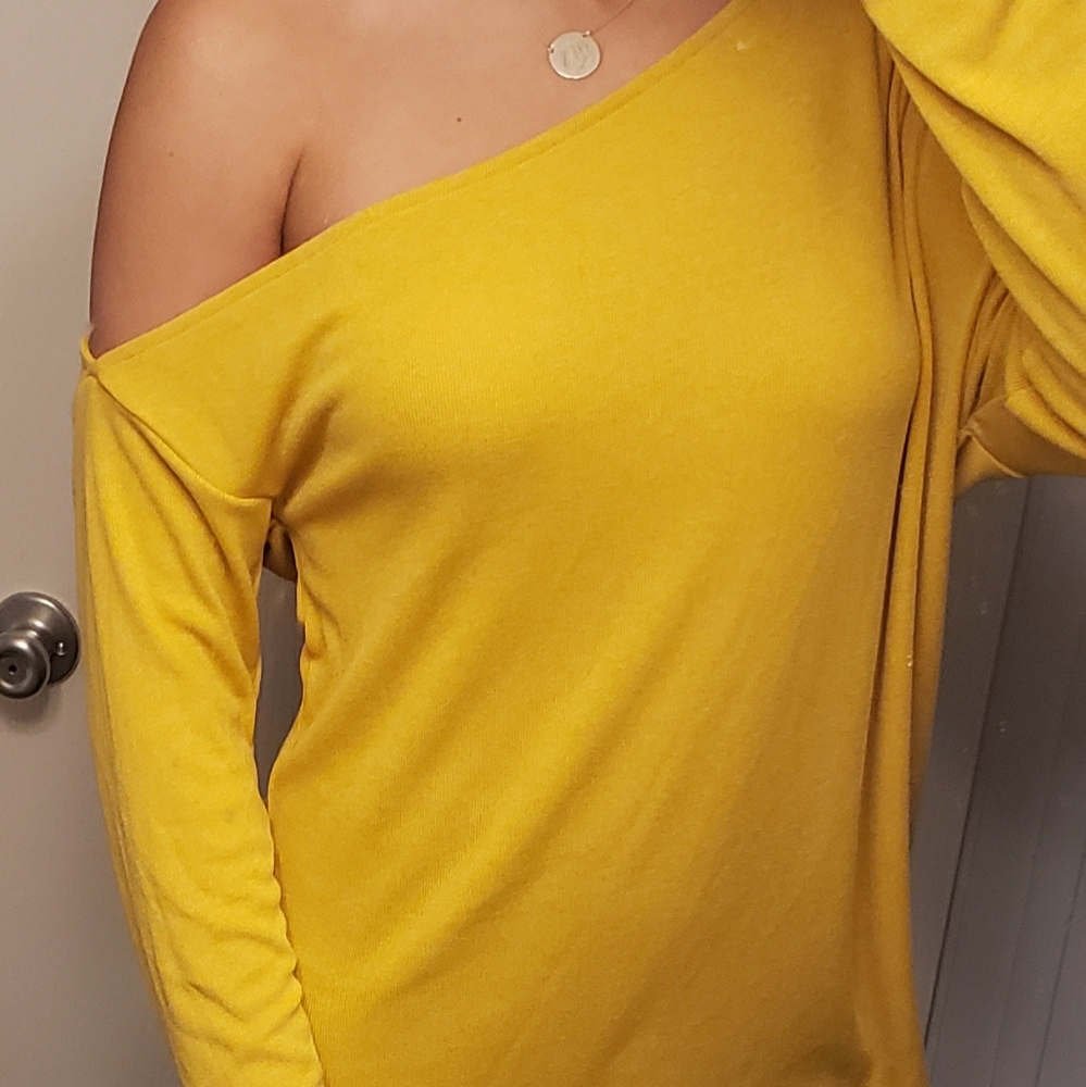 NWOT Cold shoulder/off the shoulder sweater